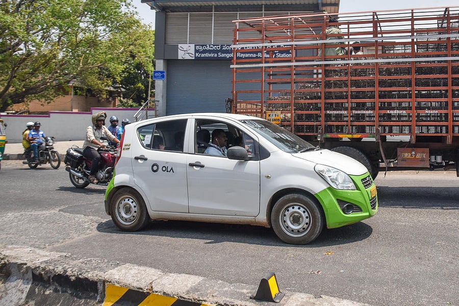 Cab drivers say they don't get more than Rs 14/km even though the minimum fare is Rs 18.9/km. Credit: DH FILE PHOTO