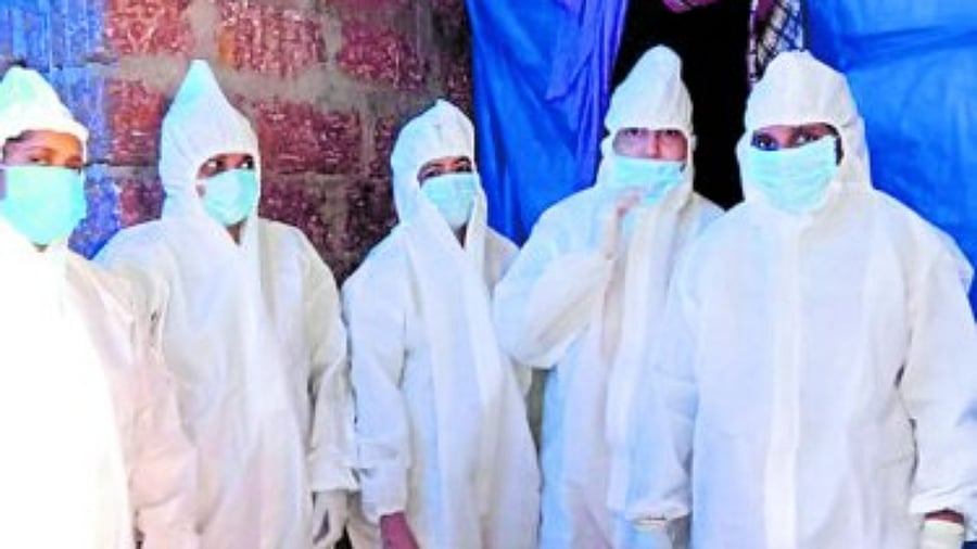 One of the volunteer teams of National Women's Front. Credit: DH Photo