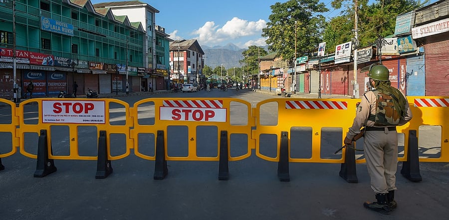 The restrictions that came into force on 8 PM on Saturday will remain till 6 AM on Monday in all the ten districts of the Valley. Credit: PTI Photo