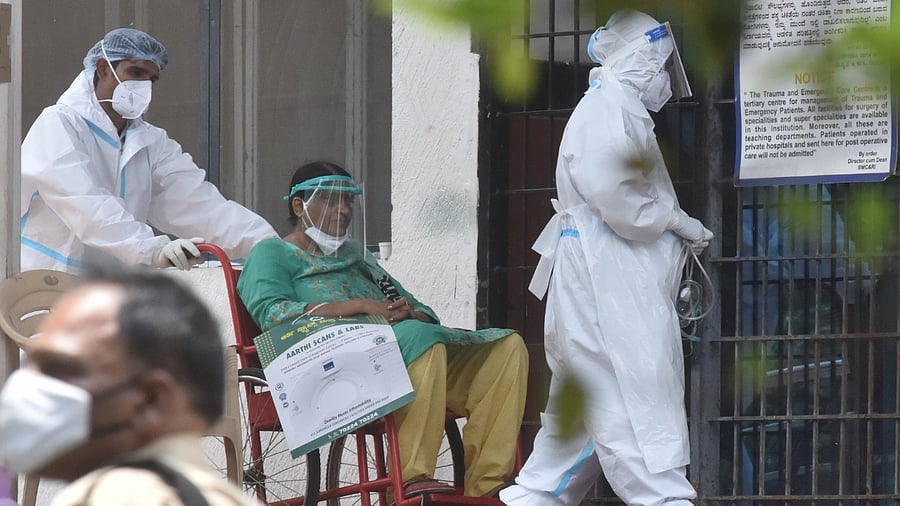 Health care workers take in an unstable patient to critical Covid-19 ward at the Victoria hospital in Bengaluru on Monday. Credit: DH Photo/Janardhan B K
