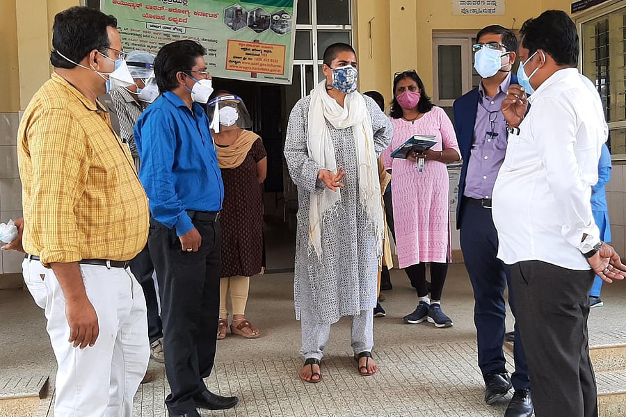 Deputy Commissioner Charulata Somal paid a visit to the government hospital in Virajpet.
