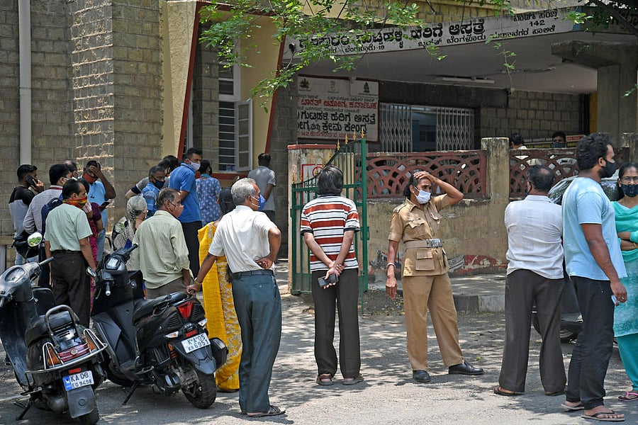 (Above) People await their turn for vaccination outside the Government Maternity Hospital in Gavipuram. India has not yet prescribed vaccines for pregnant women. DH PHOTO/PUSHKAR