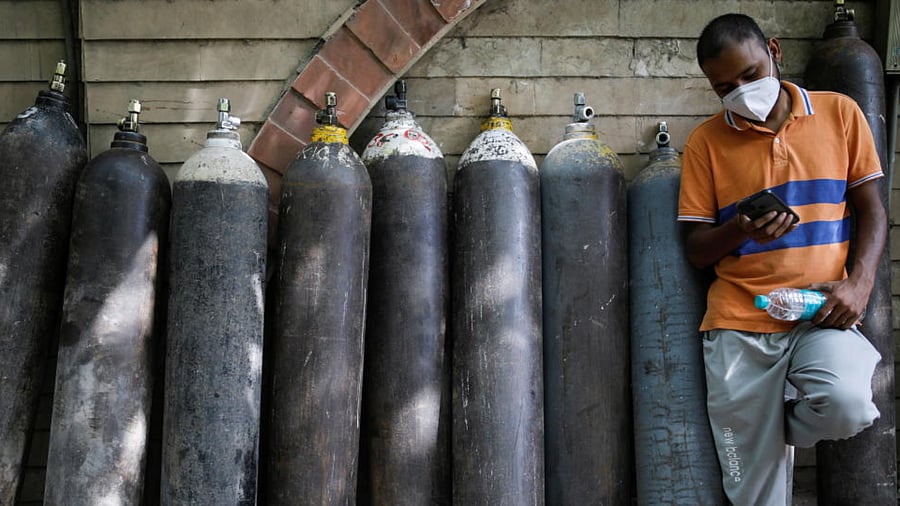 The Delhi High Court on Thursday asked the Centre as to why Madhya Pradesh and Maharashtra were given more oxygen than they asked for while Delhi's allocation was not increased as per the request of the AAP government. Credit: Reuters File Photo