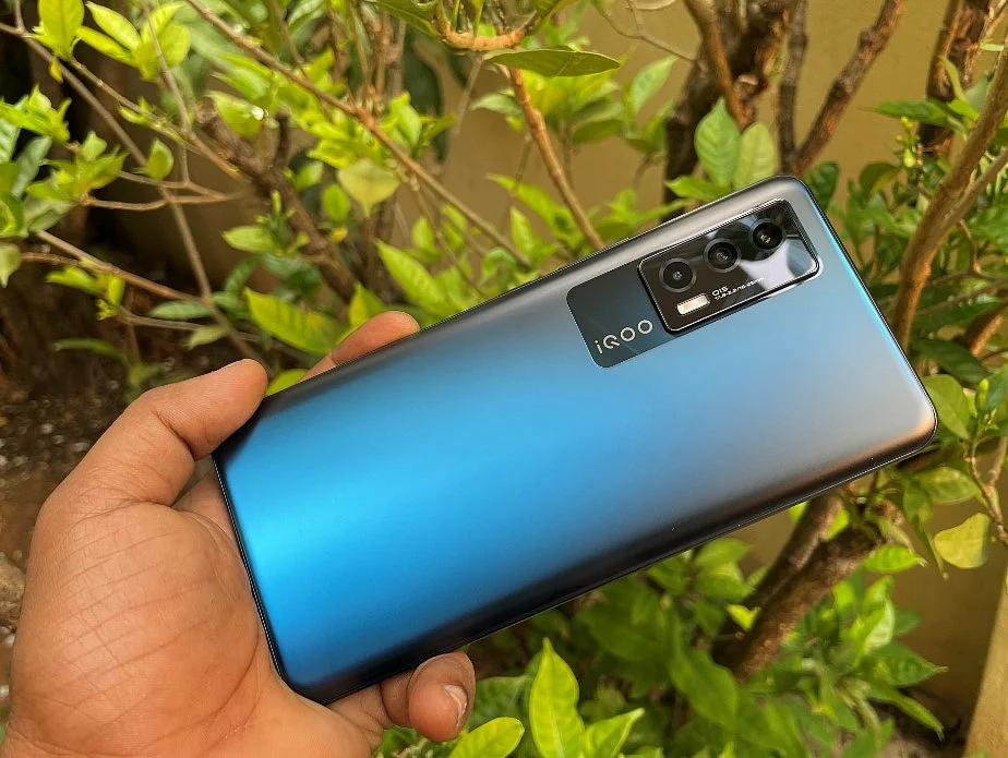 iqoo7 12/256GB ブルー iQOO 7 hands-on review: First impression