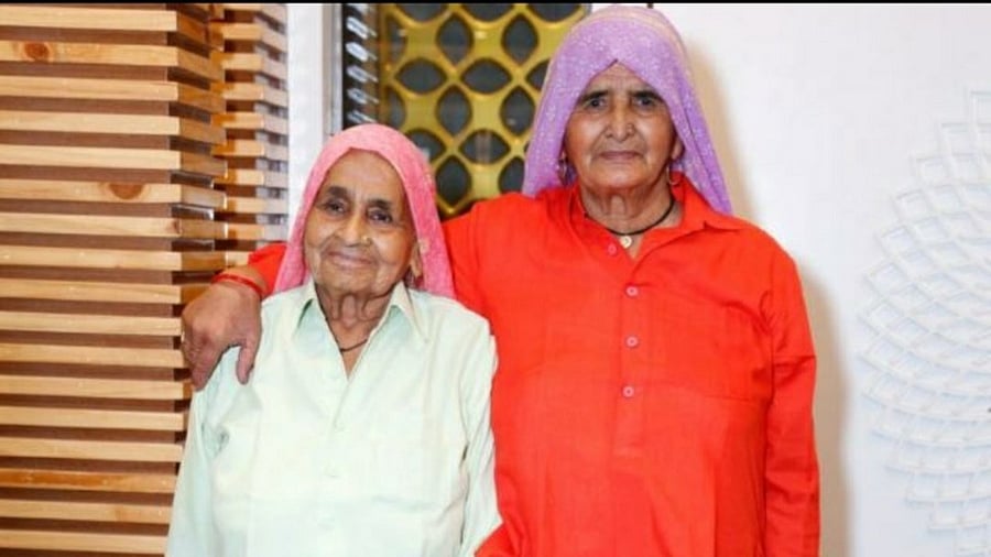 Chandro Tomar with her sister-in-law Prakashi Tomar. Credit: Twitter/@shooterdadi