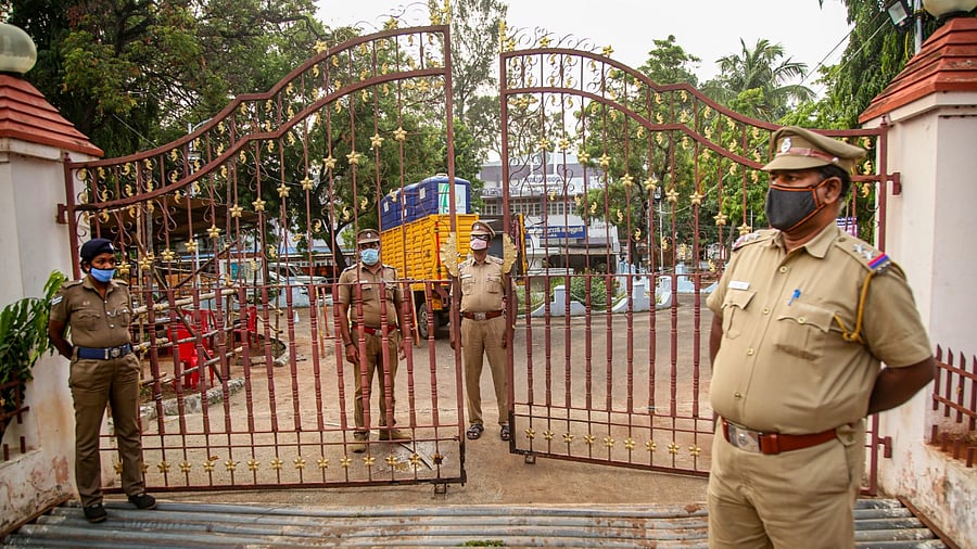 Only agents who have a negative RT-PCR report or those who have taken two doses of Covid-19 vaccine are being allowed inside the centres. Representative image. Credit: PTI Photo
