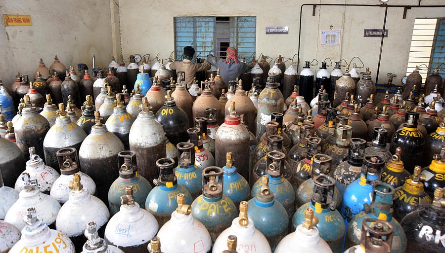 Workers at an oxygen cylinder refilling centre in Peenya, Bengaluru, on Sunday, May 2, 2021. The shortage of medical oxygen has been particularly acute during the second wave of Covid-19. Credit: DH Photo