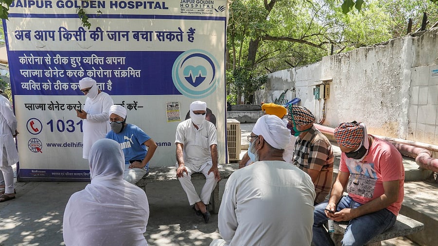 Family members of patients who died at JG hospital in Delhi. Credit: PTI Photo
