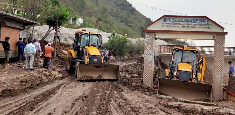 Relief works underway after a cloudburst in Kumkara village in Uttarkashi district on Uttarakhand, Tuesday, May 4, 2021. Credit: PTI Photo