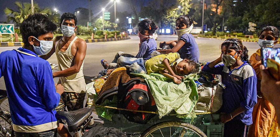 Last year's lockdown sparked a huge exodus of crores of migrant workers. Credit: PTI Photo