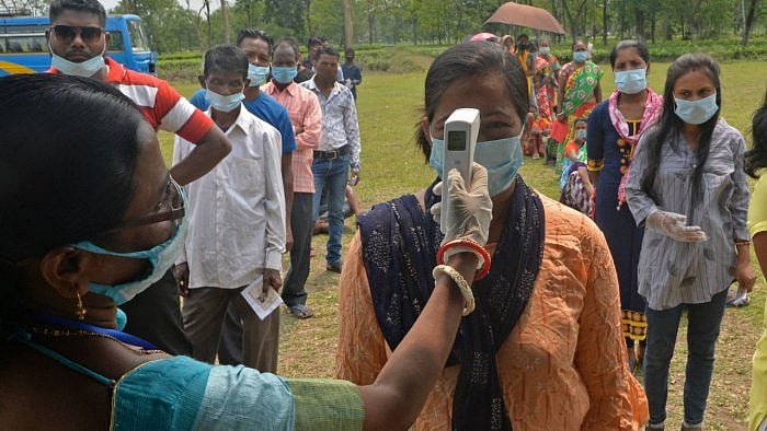 In Chamarajanagar, BJP workers have performed the last rites of 80 Covid victims. Credit: AFP File Photo