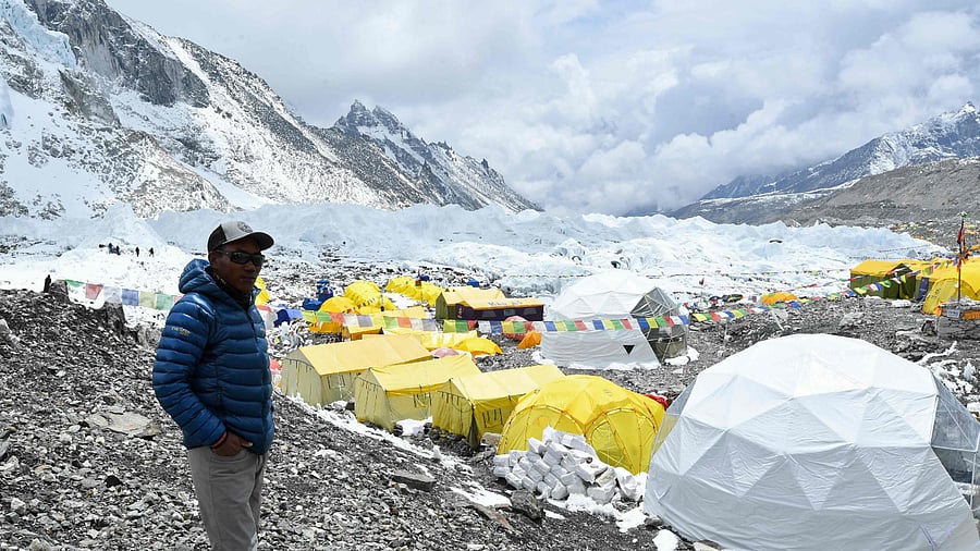 This year authorities have eased quarantine rules in an effort to lure back foreign adventurers and have issued climbing permits to more than 400 people. Credit: AFP Photo