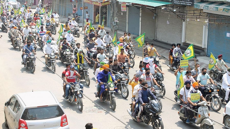 Members of Bhartiya Kisaan Union Ugrahan join a protest march against the Punjab government over selective lockdown, at Tripuri town, Patiala. Credit: PTI photo