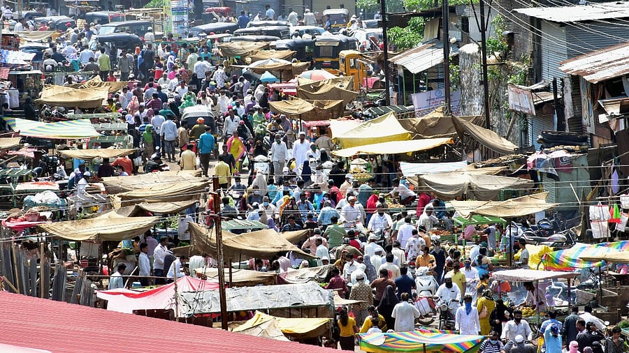 People not adhering to social distancing norms buy vegetables at a city market, in Solapur. Credit: PTI Photo