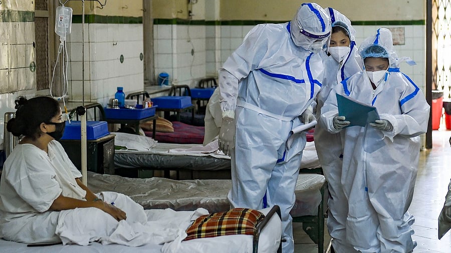 Gynaecologist Amol Pawar, wearing PPE kit, attends a patient in the Covid-19 ward of Nowrosjee Wadia Maternity Hospital, in Mumbai, Wednesday, May 5, 2021. Credit: PTI Photo