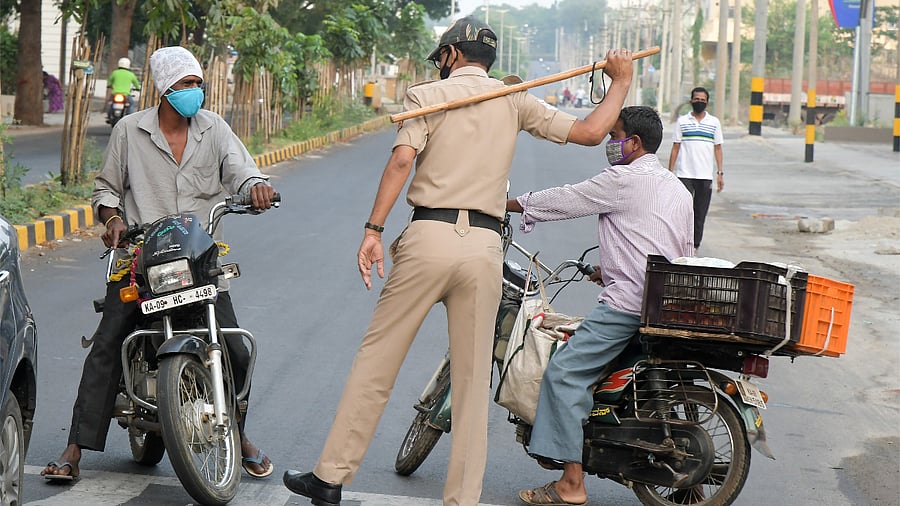 Former Chief Minister H D Kumaraswamy came down heavily on the government for police excesses. Credit: DH Photo