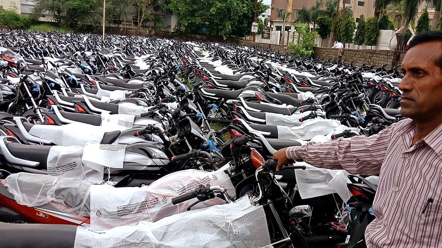 In April, 8,65,134 two-wheelers were registered as against 11,95,445 units in March 2021. Credit: iStock