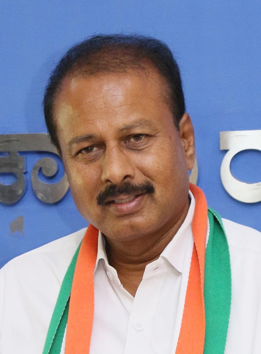 R Dhruvanarayana