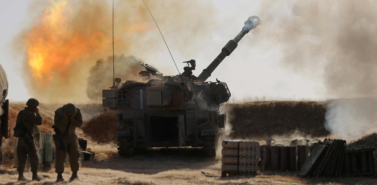 Israeli soldiers fire a 155mm self-propelled howitzer towards targets in the Gaza Strip. Credit: AFP Photo