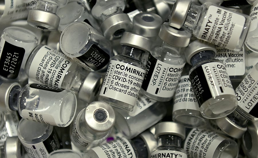 People who got a first dose of AstraZeneca Plc’s shot followed by Pfizer Inc.’s vaccine four weeks later reported more short-lived side effects. Credit: AFP File Photo/ representative