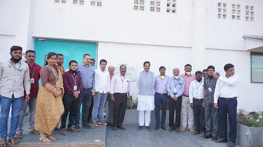 MLA Prithviraj Chavan at the iSERA Biological Pvt Ltd. Twitter/@prithvrj