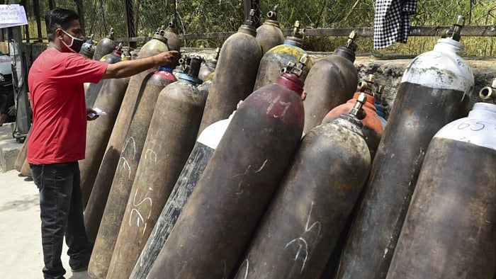The MLA traveled with tahsildar and police to Harihar, which is 40 km from Honnali, to bring cylinders. Credit: PTI Photo