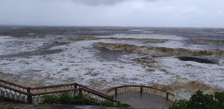 A view of the rough sea at Someshwara on the outskirts of Mangaluru. Credit: DH Photo/Govindraj Javali