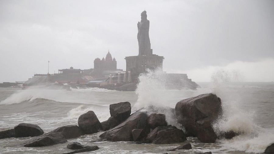 Huge wave turbulence due to the cyclone in the Arabiean, at a seashore in Kanyakumari. Credit: PTI Photo