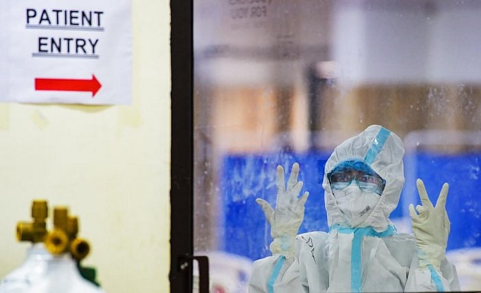 India reported 2.81 lakh fresh Covid-19 cases, the lowest in 27 days, while the death toll crossed 2.74 lakh as 4,106 more people succumbed to the disease. Credit: PTI Photo