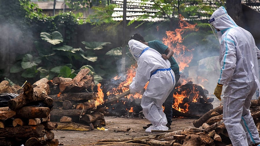 Relatives perform the last rites of a Covid-19 victim, in Guwahati, Wednesday, May 19, 2021. Credit: PTI Photo