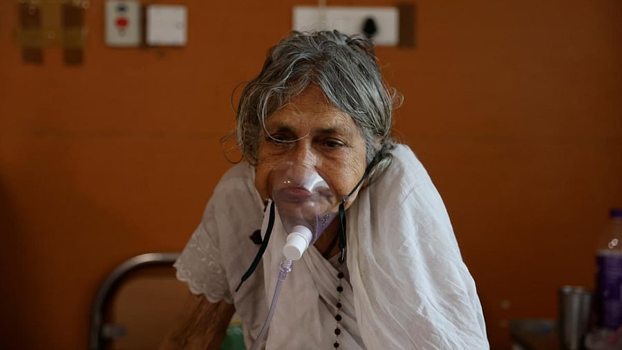 A patient suffering from coronavirus disease receives treatment inside a ward at the Government Institute of Medical Sciences (GIMS) hospital, in Greater Noida. Credit: Reuters Photo