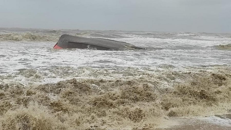 Three crew members swam to safety and were rescued by fishermen in Mattu and Padubidri. The bodies of two crew were washed ashore in Padubidri. Credit: DH File Photo