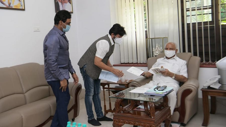 Karnataka Chalanachitra Academy chairman Suneel Puranik submits a memorandum to Chief Minister B S Yediyurappa at his official residence 'Krishna' in Bengaluru on Monday. Credit: DH Photo