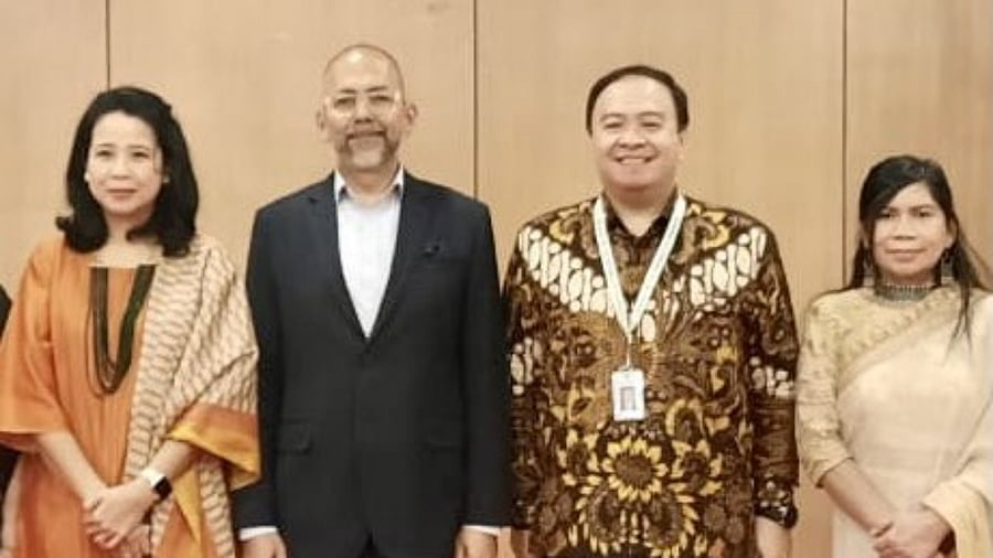 Ferdy Piay (second to right). Credit: Twitter/@suryodipuro