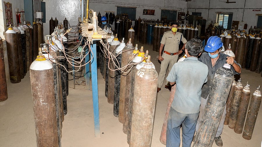 Oxygen cylinders are filled at a filling centre in Davanagere. Representative image. Credit: DH Photo