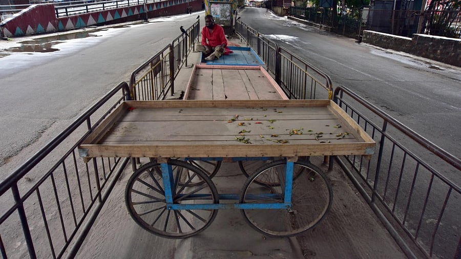 Bengaluru Urban comes third in Karnataka, with a 75% effectiveness in the lockdown. The picture is of the KR Market area. Credit: DH file photo