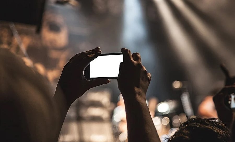 [Representational Image] DH lists some of the best affordable phones with good cameras. Picture credit: Pixabay