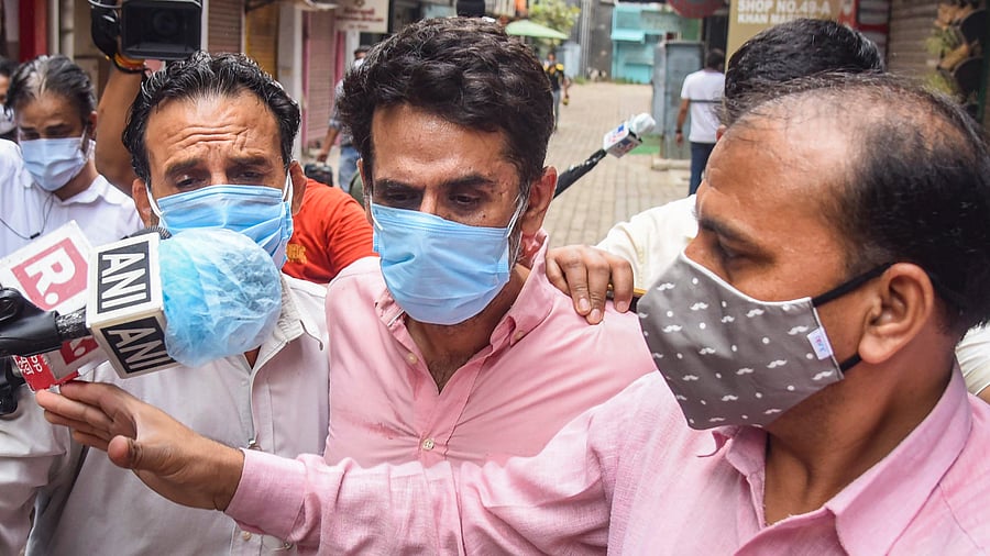Delhi Police's Crime Branch while bringing Navneet Kalra for interrogation in New Delhi. Credit: PTI Photo