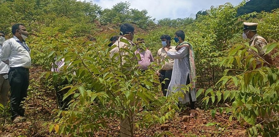 Deputy Commissioner Charulata Somal visits landslide-prone Tora village.
