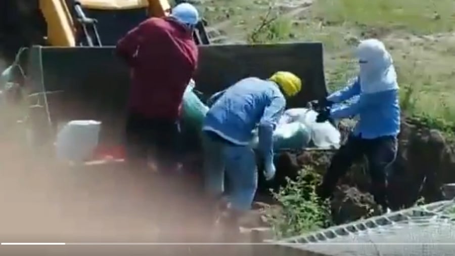 Screengrab of the viral video. Credit: Twitter/@farhazkhanAIMIM