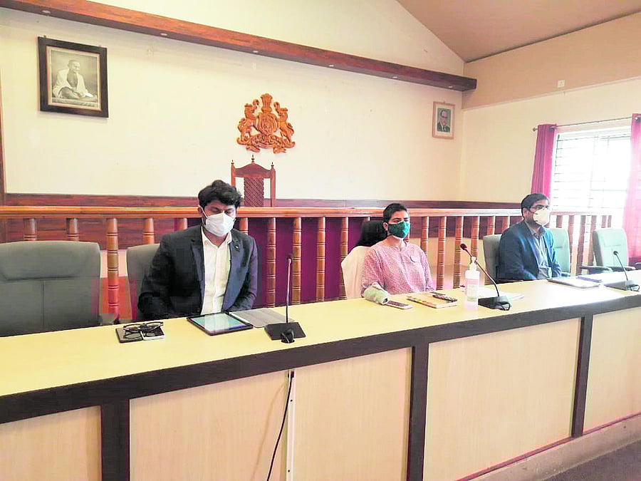 Deputy Commissioner Charulata Somal chairs a meeting in Madikeri.