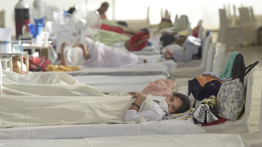 Covid-19 patients receive treatment at Guru Tegh Bahadur Covid care centre at Gurdwara Rakab Ganj Sahib, in New Delhi. Credit: PTI file photo