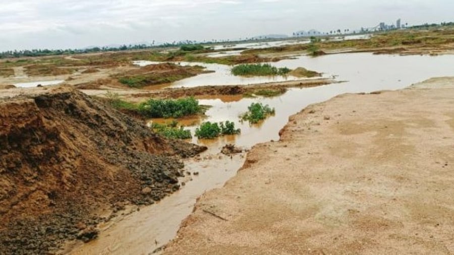 The lake, about 285 acres in size with a perimeter of 6 kilometres, is managed by the Minor Irrigation Department. Credit: DH Photo
