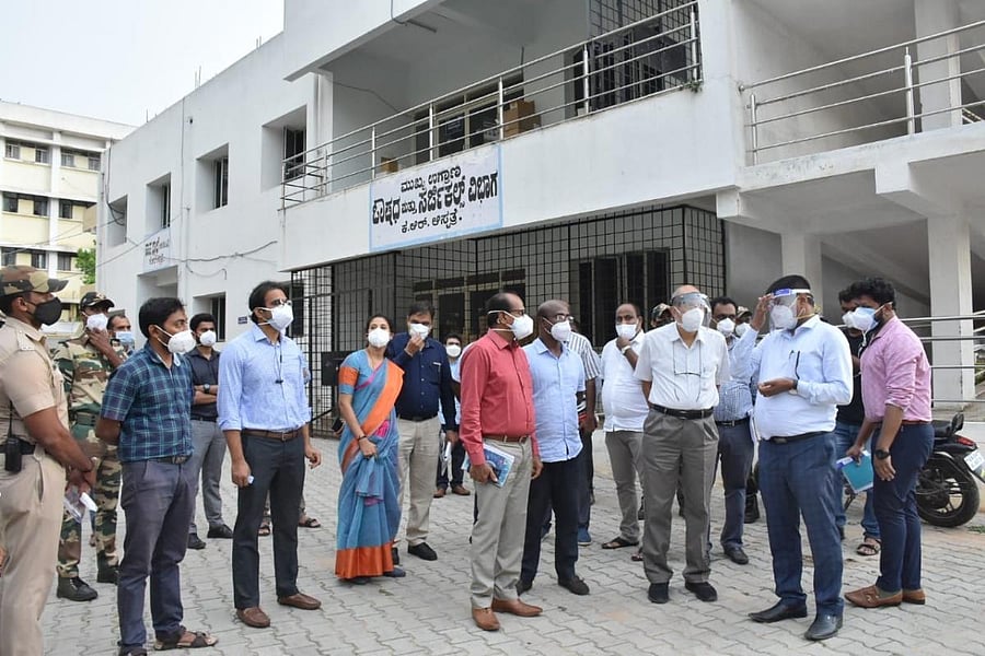 Chief Secretary P Ravi Kumar inspects the drugs storeroom on the premises of Krishnaraja Hospital in Mysuru on Friday. Deputy Commissioner Rohini Sindhuri is seen. Dh Photo
