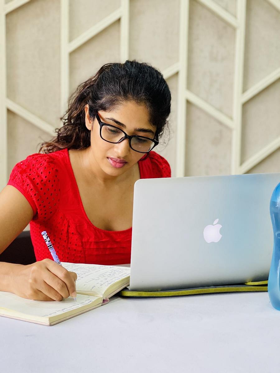 Actor Roshni Prakash attends a Zoom meeting with her team members for a script at her residence in Mysuru. Photo by special arrangement