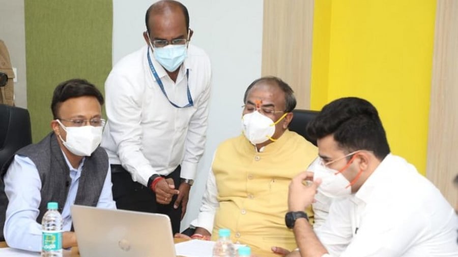 Minister Arvind Limbavali, MP L S Tejasvi Surya and BBMP chief Gaurav Gupta at the launch of the triage system. Credit: DH Photo