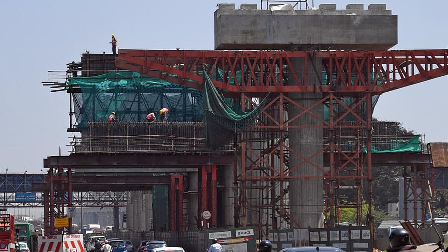Ongoing metro work near KR Puram. Credit: DH File Photo/Pushkar V