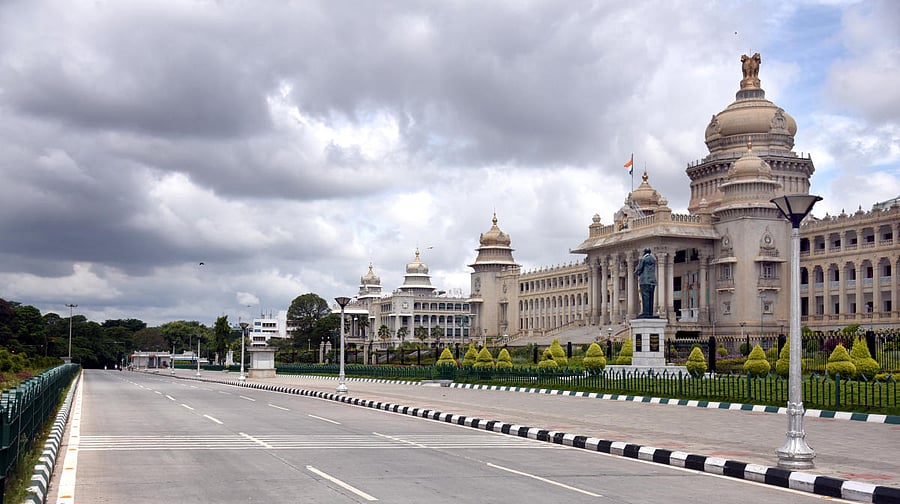 Empty Bengaluru roads and restricted construction activity are to thank for the low air pollution rates. DH Photo by S K Dinesh