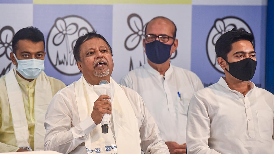 Mukul Roy (L) with TMC National General Secretary Abhisekh Banerjee. Credit: PTI Photo