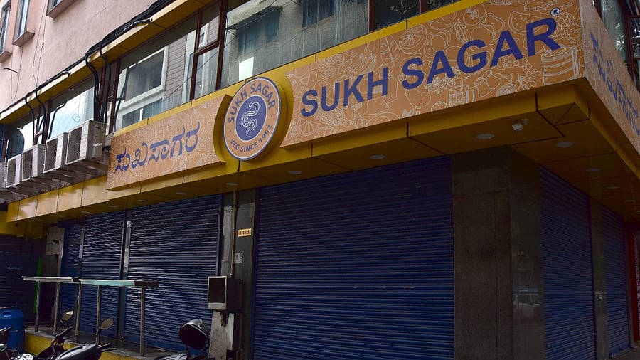 The pandemic and the lockdown have shuttered several darshinis in the city. Credit: DH File Photo/Irshad Mohammad